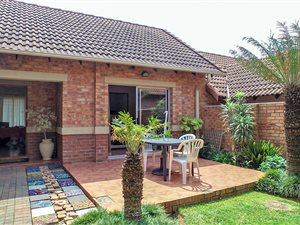 3 Bed Townhouse in Sonheuwel