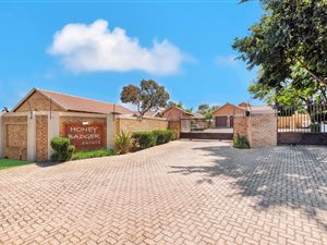 3 Bedroom Townhouse in Honeydew Manor