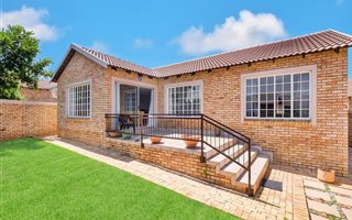 3 Bedroom Townhouse in Honeydew Manor
