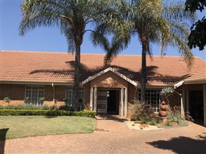 4 Bed House in Constantia Park
