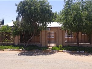4 Bed House in Petrusburg