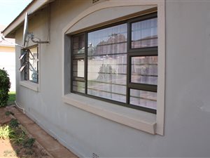 3 Bed House in Van Riebeeck Heights