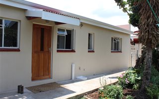 1 Bedroom Garden Cottage in Newlands
