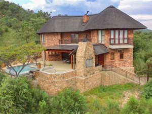 4 Bed House in Mabalingwe Nature Reserve