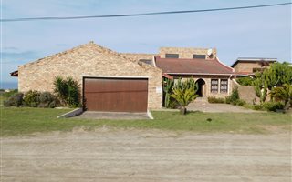 3 Bedroom House in Oyster Bay