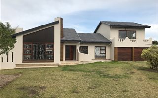5 Bedroom House in Pacaltsdorp