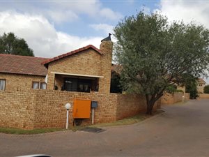3 Bed Townhouse in Ruimsig