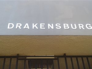 1.5 Bed Apartment in Symhurst