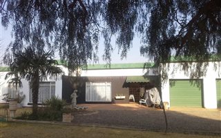 2.9 ha Farm with House in Buyscelia