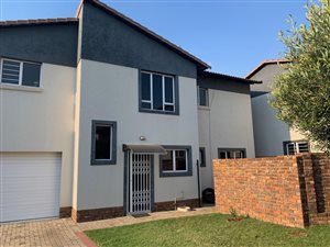4 Bed Townhouse in Hazeldean (Silverlakes Surroundings)