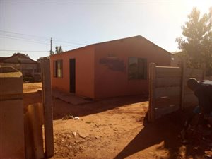 2 Bed House in Duduza