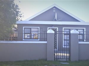 5 Bed House in Grassy Park