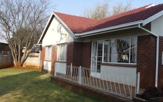 3 Bedroom House in Edelweiss