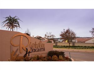 902 m² Land available in Rietvlei Heights Country Estate