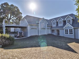 6 Bed House in Lower Robberg