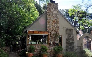1 Bedroom Garden Cottage in Hurlingham
