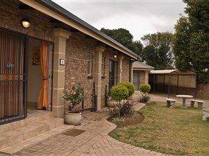 2 Bed Garden Cottage in Gholfsig