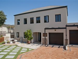 4 Bed House in Atlantic Beach Golf Estate