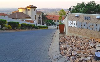 3 Bedroom Apartment in Constantia Kloof