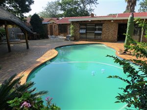 4 Bed House in Brackenhurst