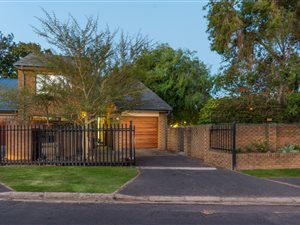 2 Bed Duplex in Somerset West Central