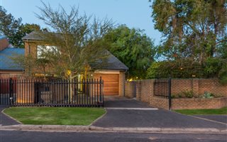 2 Bedroom Duplex in Somerset West Central