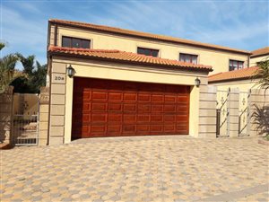 4 Bed Townhouse in Sherwood and surrounds