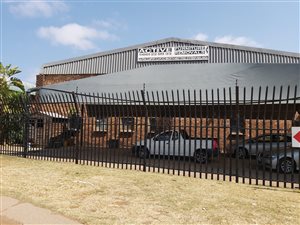 912 m² Industrial space in Waltloo