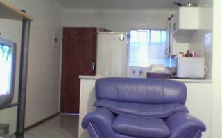 2 Bedroom Townhouse in Roodepoort West