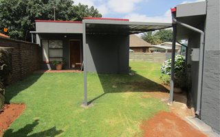 1 Bedroom Garden Cottage in Rensburg