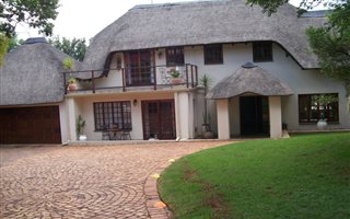 4 Bedroom House in Helderkruin