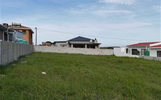 595 m² Land available in De Kelders