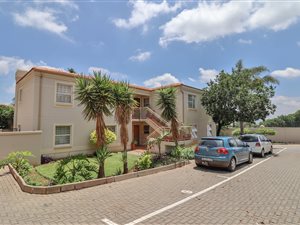 2 Bed Townhouse in La Montagne