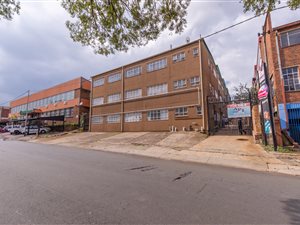 2210 m² Commercial space in Industria North