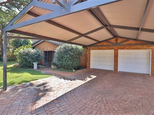 4 Bed House in Lynnwood Ridge