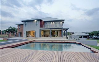 6 Bedroom House in Cornwall Hill