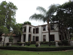 6 Bed House in Woodhill