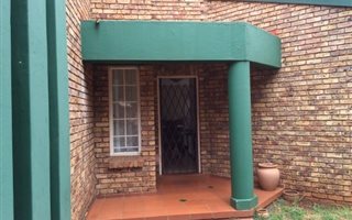 3 Bedroom Townhouse in Eldoraigne