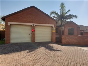 3 Bed Townhouse in Moreleta Park