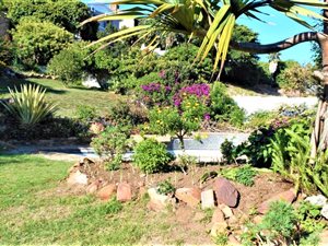 600 m² Land available in Mount Croix