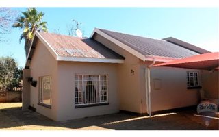 3 Bedroom House in Oberholzer