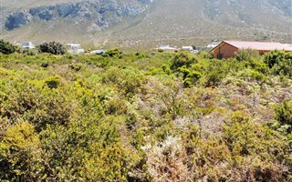 880 m² Land available in Bettys Bay