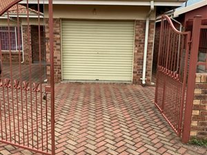 3 Bed Townhouse in Lennoxton