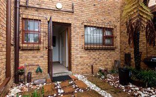 2 Bedroom Townhouse in Weltevreden Park