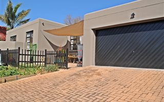 3 Bedroom Cluster in Helderkruin