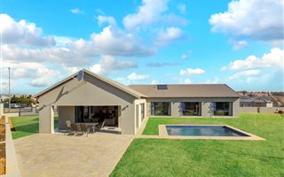 3 Bedroom House in Maroeladal