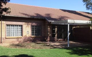 3 Bedroom Townhouse in Die Wilgers