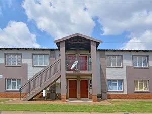 3 Bed Apartment in Protea Glen