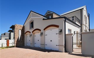 4 Bedroom House in Waterfall Country Estate