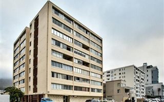 2 Bedroom Apartment in Mouille Point